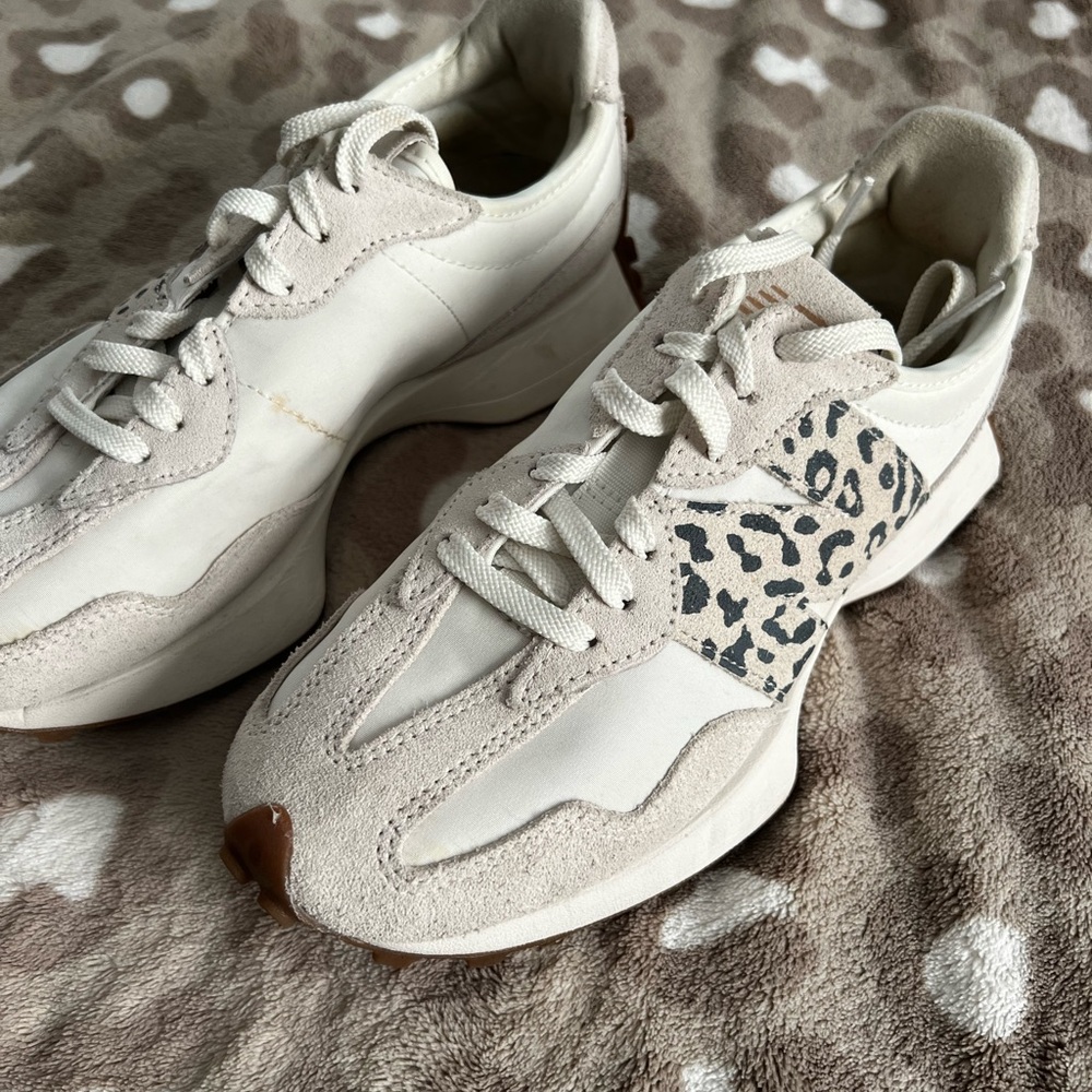 Women’s New Balance 327 Used condition